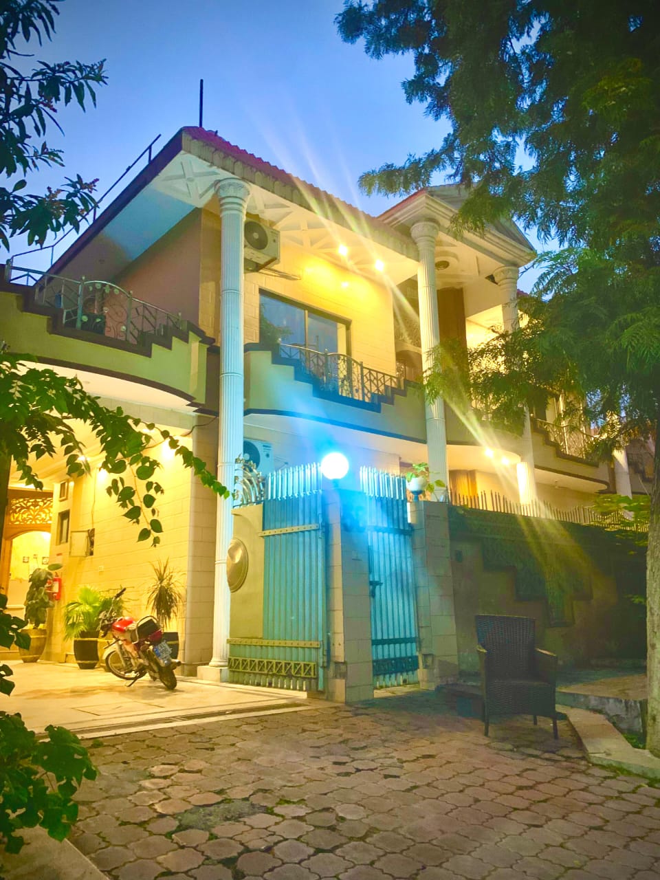 Eastern Lodge Daytime