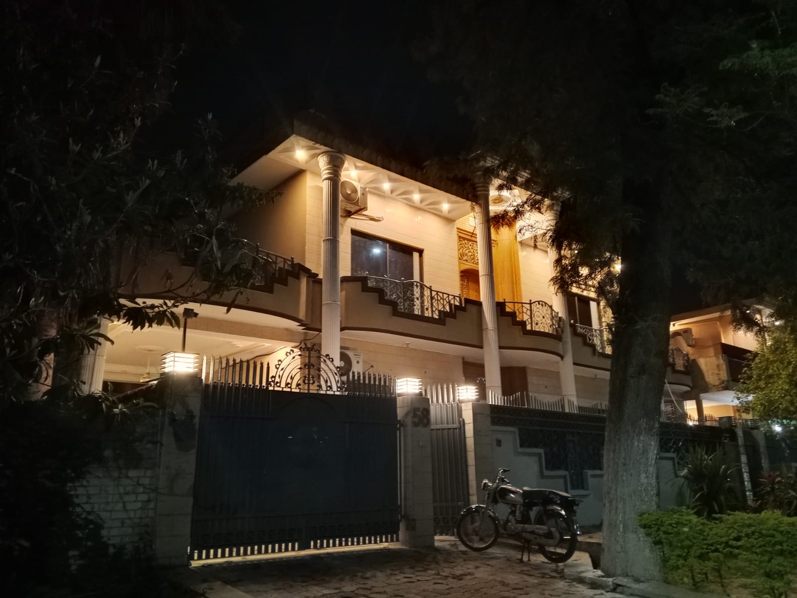 Eastern Lodge Building